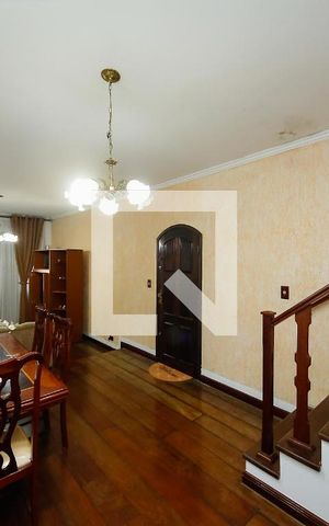 Casa para alugar com 150m², 3 quartos e 3 vagas Casa para alugar com 150m², 3 quartos e 3 vagasSala