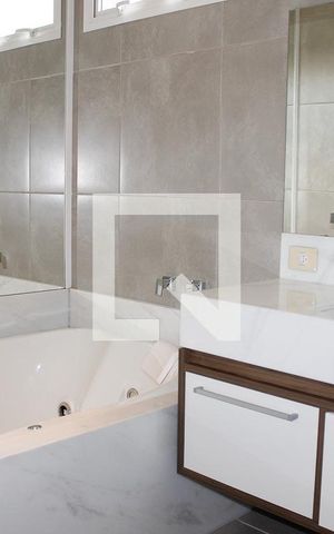 Casa de condomínio à venda com 260m², 3 quartos e 2 vagas Casa de condomínio à venda com 260m², 3 quartos e 2 vagasBanheiro 01