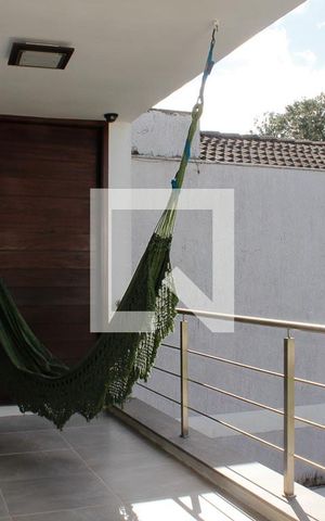 Casa de condomínio à venda com 260m², 3 quartos e 2 vagas Casa de condomínio à venda com 260m², 3 quartos e 2 vagasVaranda