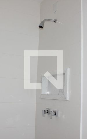 Casa de condomínio à venda com 260m², 3 quartos e 2 vagas Casa de condomínio à venda com 260m², 3 quartos e 2 vagasBanheiro 02
