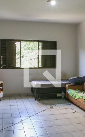 Casa à venda com 410m², 5 quartos e 2 vagas Casa à venda com 410m², 5 quartos e 2 vagasSala/Suíte