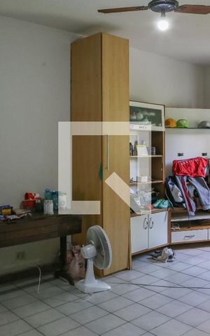 Casa à venda com 410m², 5 quartos e 2 vagas Casa à venda com 410m², 5 quartos e 2 vagasSuíte