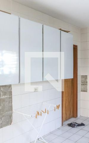 Casa à venda com 410m², 5 quartos e 2 vagas Casa à venda com 410m², 5 quartos e 2 vagasCozinha