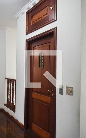 Casa à venda com 600m², 4 quartos e 6 vagas Casa à venda com 600m², 4 quartos e 6 vagasElevador