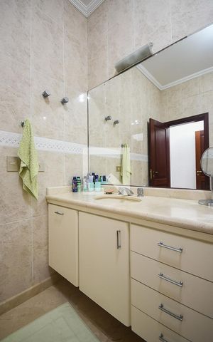 Casa à venda com 600m², 4 quartos e 6 vagas Casa à venda com 600m², 4 quartos e 6 vagasBanheiro Suíte 2