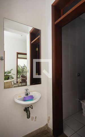 Casa à venda com 600m², 4 quartos e 6 vagas Casa à venda com 600m², 4 quartos e 6 vagasBanheiro da Churrasqueira