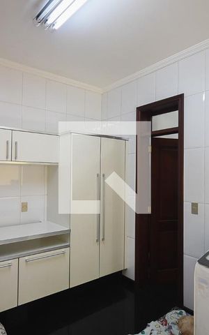Casa à venda com 600m², 4 quartos e 6 vagas Casa à venda com 600m², 4 quartos e 6 vagasÁrea de Serviço