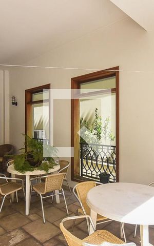 Casa à venda com 600m², 4 quartos e 6 vagas Casa à venda com 600m², 4 quartos e 6 vagasChurrasqueira