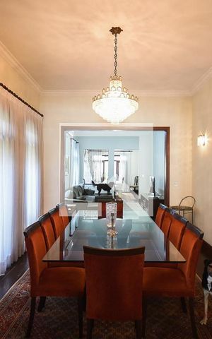 Casa à venda com 600m², 4 quartos e 6 vagas Casa à venda com 600m², 4 quartos e 6 vagasSala de Jantar
