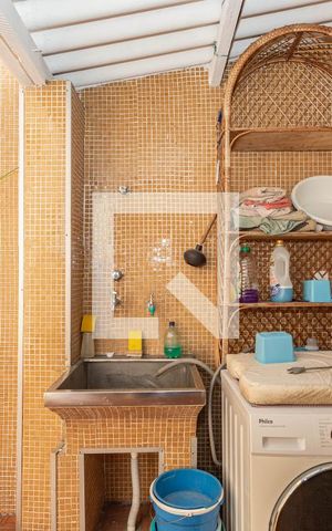Casa à venda com 124m², 3 quartos e 2 vagas Casa à venda com 124m², 3 quartos e 2 vagasArea de Serviços