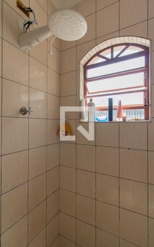 Casa à venda com 242m², 5 quartos e 4 vagas Casa à venda com 242m², 5 quartos e 4 vagasBanheiro