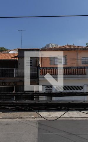 Casa à venda com 242m², 5 quartos e 4 vagas Casa à venda com 242m², 5 quartos e 4 vagasVista do Quarto 4