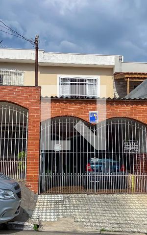 Casa à venda com 100m², 3 quartos e 1 vaga Casa à venda com 100m², 3 quartos e 1 vagaFachada