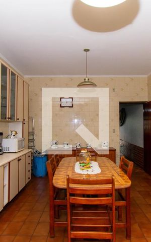 Casa à venda com 100m², 3 quartos e 1 vaga Casa à venda com 100m², 3 quartos e 1 vagaCozinha