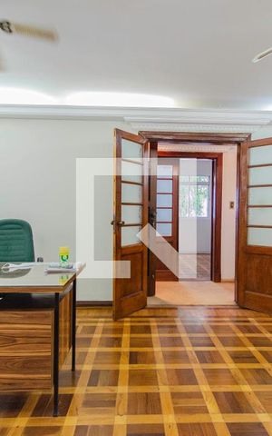 Casa à venda com 404m², 5 quartos e 3 vagas Casa à venda com 404m², 5 quartos e 3 vagasSala 1