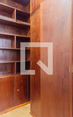 Casa à venda com 404m², 5 quartos e 3 vagas Casa à venda com 404m², 5 quartos e 3 vagasCloset do quarto 3