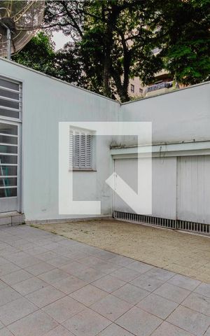Casa à venda com 404m², 5 quartos e 3 vagas Casa à venda com 404m², 5 quartos e 3 vagasGaragem