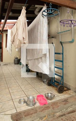 Casa à venda com 497m², 4 quartos e 3 vagas Casa à venda com 497m², 4 quartos e 3 vagasCorredor