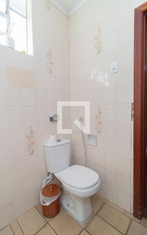 Casa à venda com 497m², 4 quartos e 3 vagas Casa à venda com 497m², 4 quartos e 3 vagasBanheiro