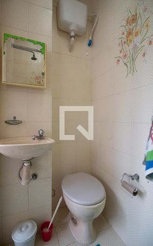 Apartamento para alugar com 175m², 3 quartos e 1 vaga Apartamento para alugar com 175m², 3 quartos e 1 vagaBanheiro da Área de serviço
