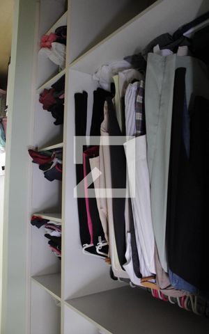 Casa de condomínio à venda com 152m², 3 quartos e 2 vagasCloset da suíte