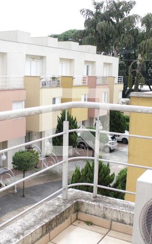 Casa de condomínio à venda com 152m², 3 quartos e 2 vagasVista