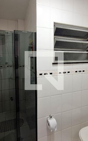 Apartamento à venda com 64m², 2 quartos e sem vaga Apartamento à venda com 64m², 2 quartos e sem vagaBanheiro Social