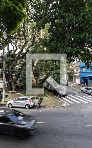 Casa à venda com 345m², 5 quartos e 1 vaga Casa à venda com 345m², 5 quartos e 1 vagaVista do Closet da Suíte 1 da Casa 1