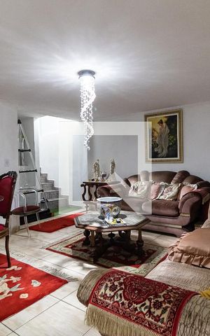 Casa à venda com 345m², 5 quartos e 1 vaga Casa à venda com 345m², 5 quartos e 1 vagaSala da Casa 2