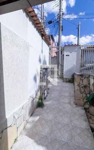 Casa à venda com 360m², 3 quartos e 2 vagas Casa à venda com 360m², 3 quartos e 2 vagasEntrada