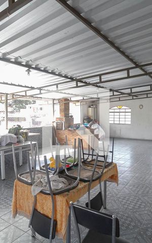 Casa à venda com 360m², 3 quartos e 2 vagas Casa à venda com 360m², 3 quartos e 2 vagasTerraço