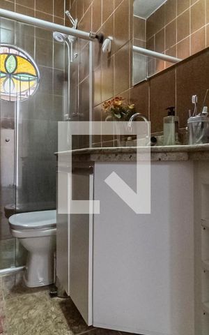Casa à venda com 360m², 3 quartos e 2 vagas Casa à venda com 360m², 3 quartos e 2 vagasBanheiro social