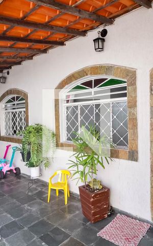 Casa à venda com 360m², 3 quartos e 2 vagas Casa à venda com 360m², 3 quartos e 2 vagasEntrada