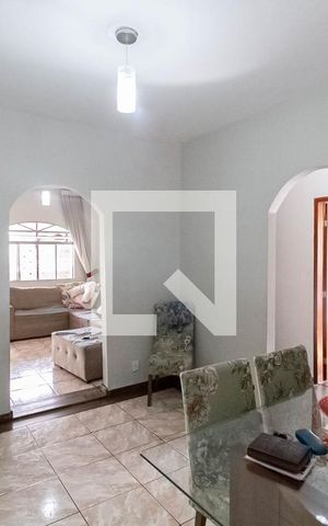 Casa à venda com 360m², 3 quartos e 2 vagas Casa à venda com 360m², 3 quartos e 2 vagasCopa