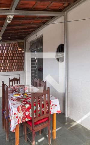 Casa à venda com 360m², 3 quartos e 2 vagas Casa à venda com 360m², 3 quartos e 2 vagasÁrea externa