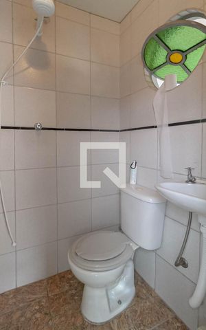 Casa à venda com 360m², 3 quartos e 2 vagas Casa à venda com 360m², 3 quartos e 2 vagasTerraço - Banheiro
