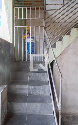Casa à venda com 360m², 3 quartos e 2 vagas Casa à venda com 360m², 3 quartos e 2 vagasEscada