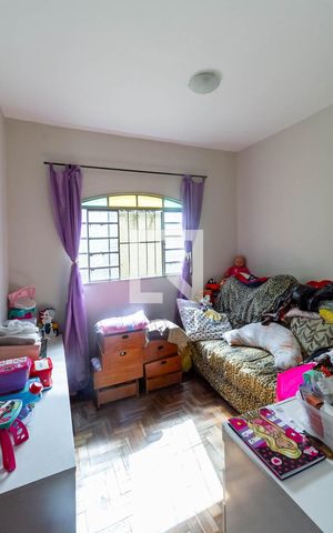 Casa à venda com 360m², 3 quartos e 2 vagas Casa à venda com 360m², 3 quartos e 2 vagasQuarto 2