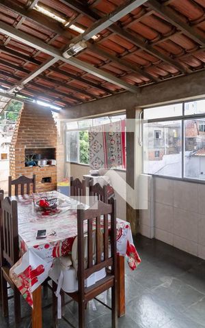 Casa à venda com 360m², 3 quartos e 2 vagas Casa à venda com 360m², 3 quartos e 2 vagasÁrea externa