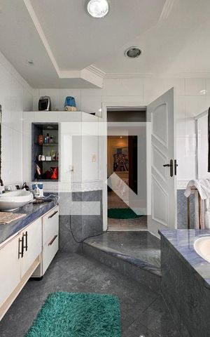 Casa à venda com 335m², 5 quartos e 3 vagas Casa à venda com 335m², 5 quartos e 3 vagasBanheiro da Suíte 1