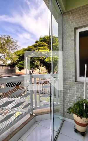 Casa à venda com 335m², 5 quartos e 3 vagas Casa à venda com 335m², 5 quartos e 3 vagasSacada