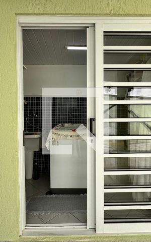 Casa à venda com 335m², 5 quartos e 3 vagas Casa à venda com 335m², 5 quartos e 3 vagasLavanderia
