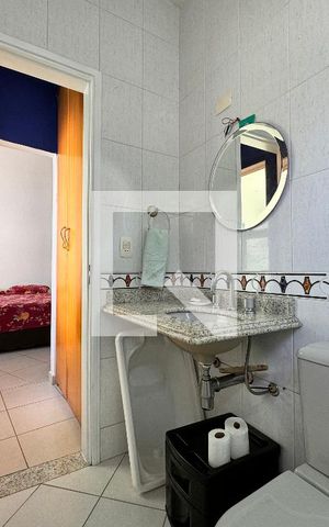 Casa à venda com 335m², 5 quartos e 3 vagas Casa à venda com 335m², 5 quartos e 3 vagasBanheiro da edícula