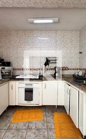 Casa à venda com 335m², 5 quartos e 3 vagas Casa à venda com 335m², 5 quartos e 3 vagasCozinha