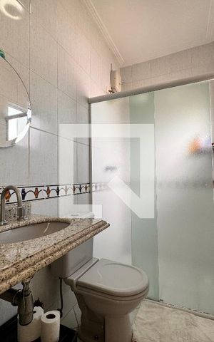 Casa à venda com 335m², 5 quartos e 3 vagas Casa à venda com 335m², 5 quartos e 3 vagasBanheiro da edícula