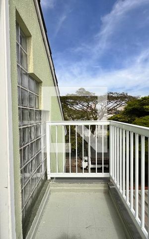 Casa à venda com 335m², 5 quartos e 3 vagas Casa à venda com 335m², 5 quartos e 3 vagasSacada