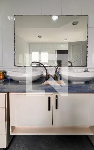 Casa à venda com 335m², 5 quartos e 3 vagas Casa à venda com 335m², 5 quartos e 3 vagasBanheiro da Suíte 1