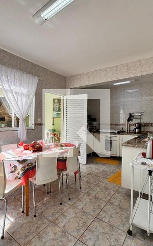Casa à venda com 335m², 5 quartos e 3 vagas Casa à venda com 335m², 5 quartos e 3 vagasCozinha