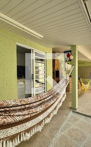 Casa à venda com 335m², 5 quartos e 3 vagas Casa à venda com 335m², 5 quartos e 3 vagasQuintal