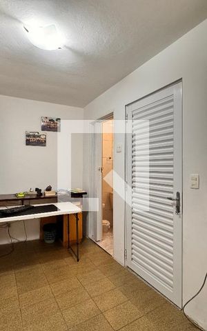 Casa à venda com 335m², 5 quartos e 3 vagas Casa à venda com 335m², 5 quartos e 3 vagasQuarto de Serviço